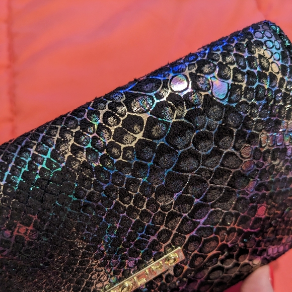 Bandolino Iridescent Snake skin Clutch with Gold Chain - Picture 10 of 10